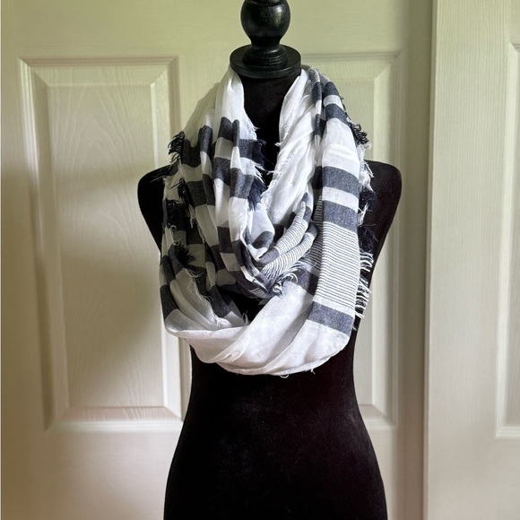 Women's Infinity Scarf | NWT | Ardene - Picture 1 of 3